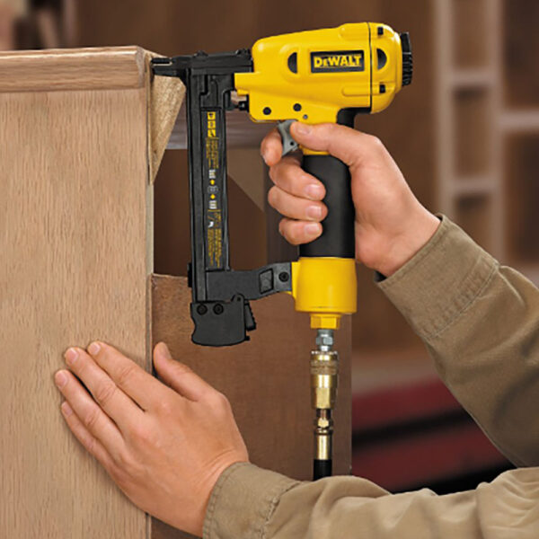 DEWALT  18 GAUGE 1″ X 1/4″ NARROW CROWN STAPLER